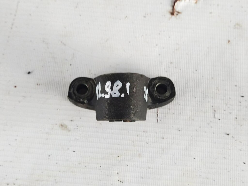 кронштейн датчика ABS б/у - 1